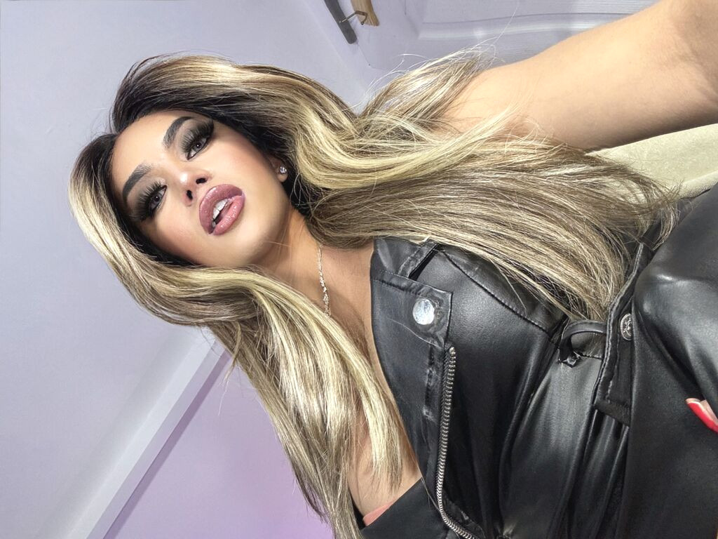 AlexaKhalifa webcam model profile image