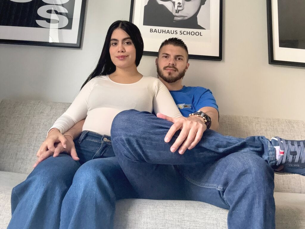 AliceAndLucas webcam model profile image