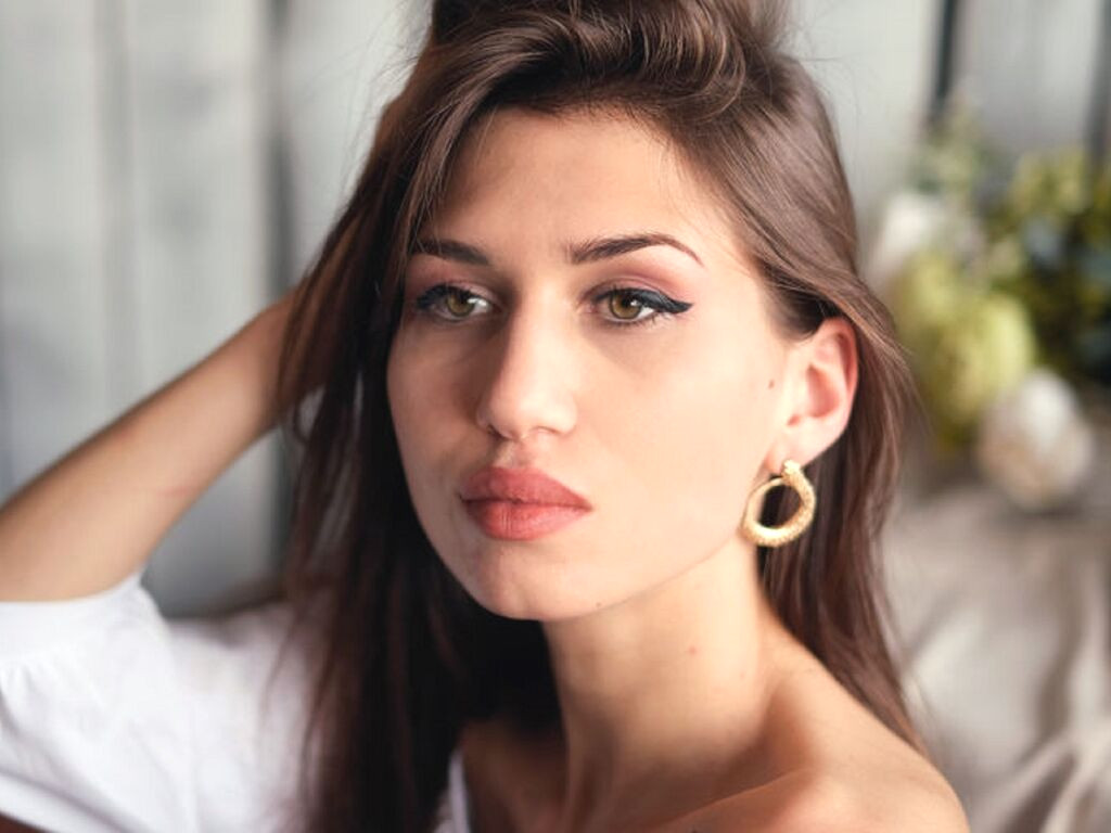 AliceHolyer webcam model profile image