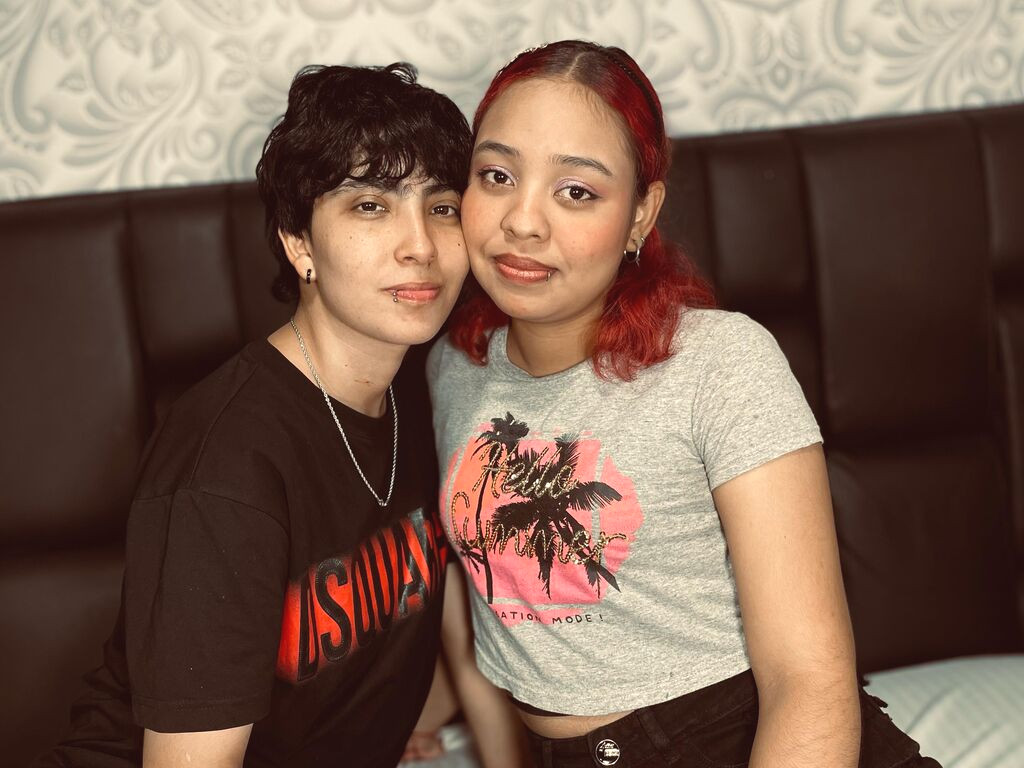 AlisiaAndMia webcam model profile image