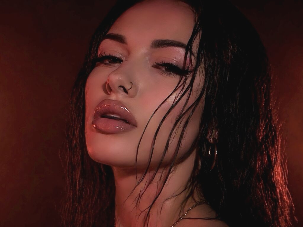 AndrianaReid webcam model profile image