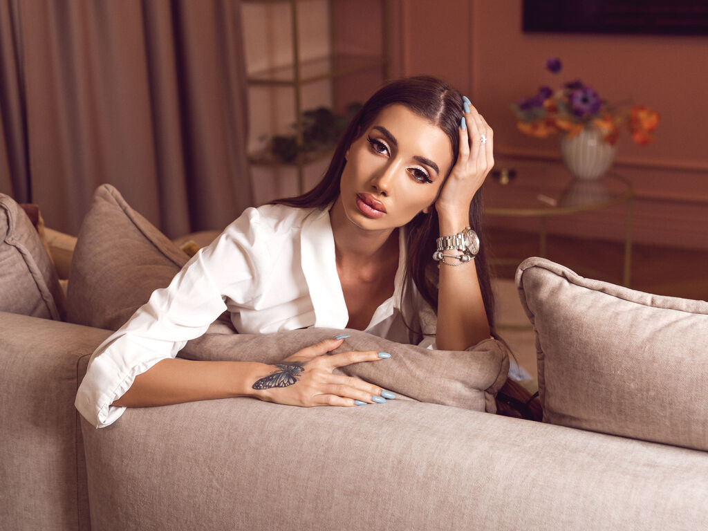 AngelaDevlin webcam model profile image