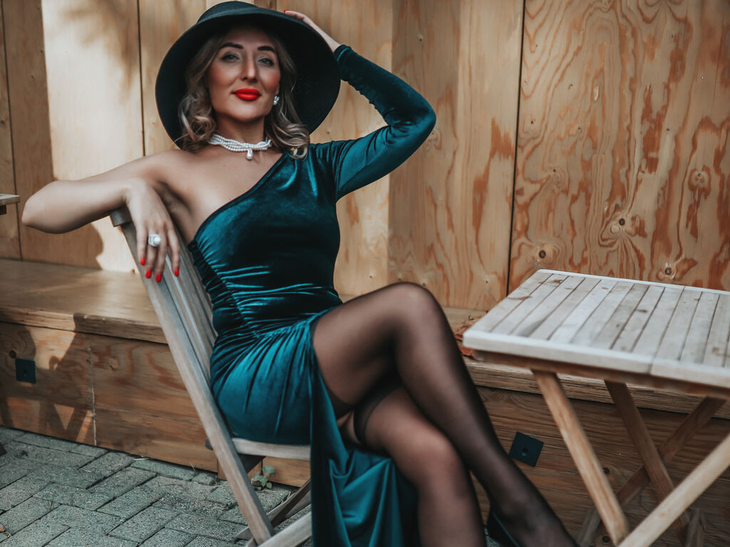 AnnaAurikas webcam model profile image