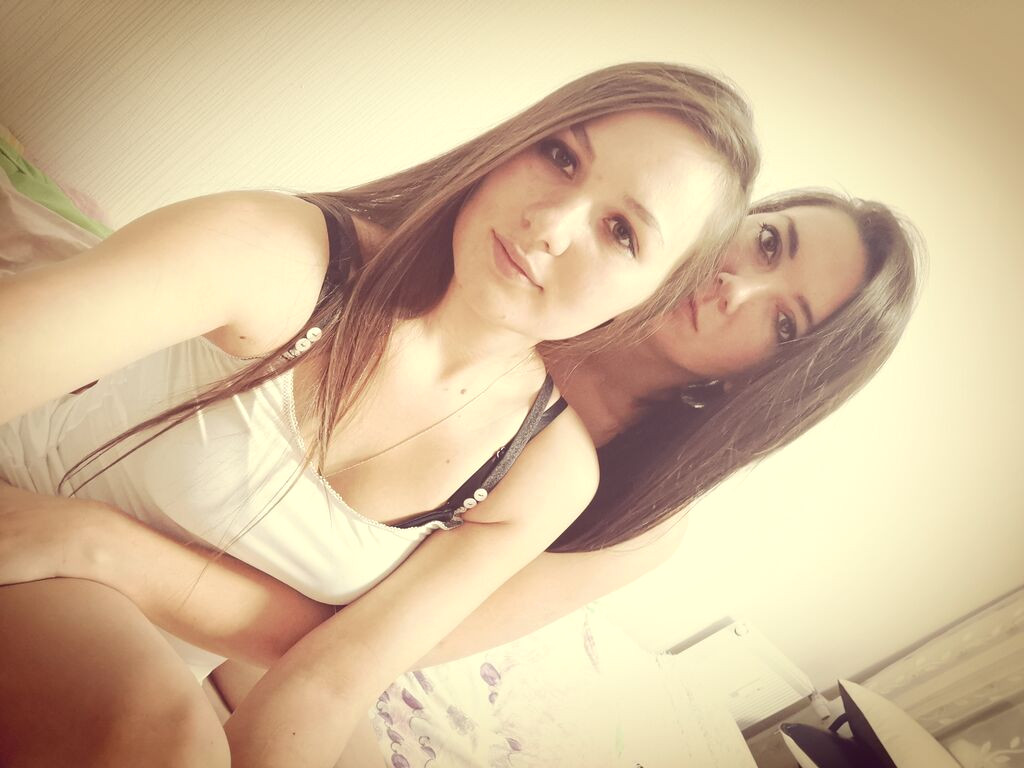 AnyAndAmy webcam model profile image