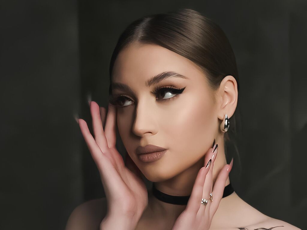ArinaMays webcam model profile image
