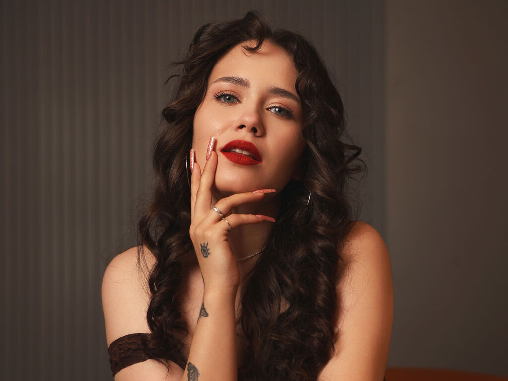 AryaThorne webcam model profile image