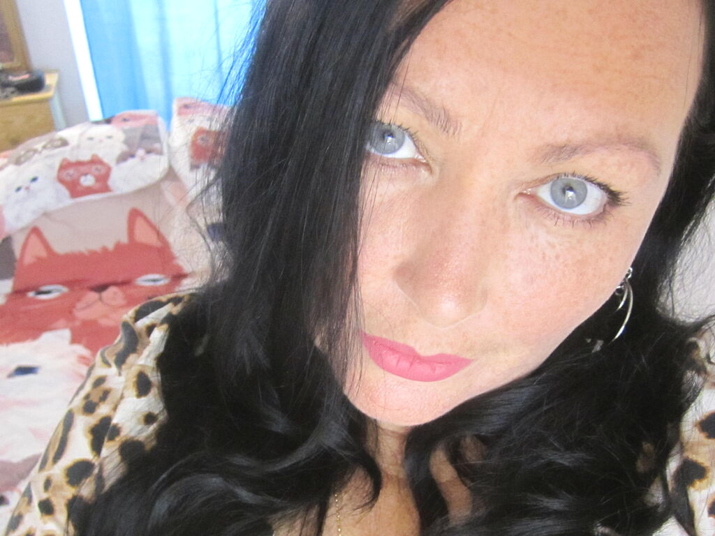 AuraCrina LiveJasmin cam model preview