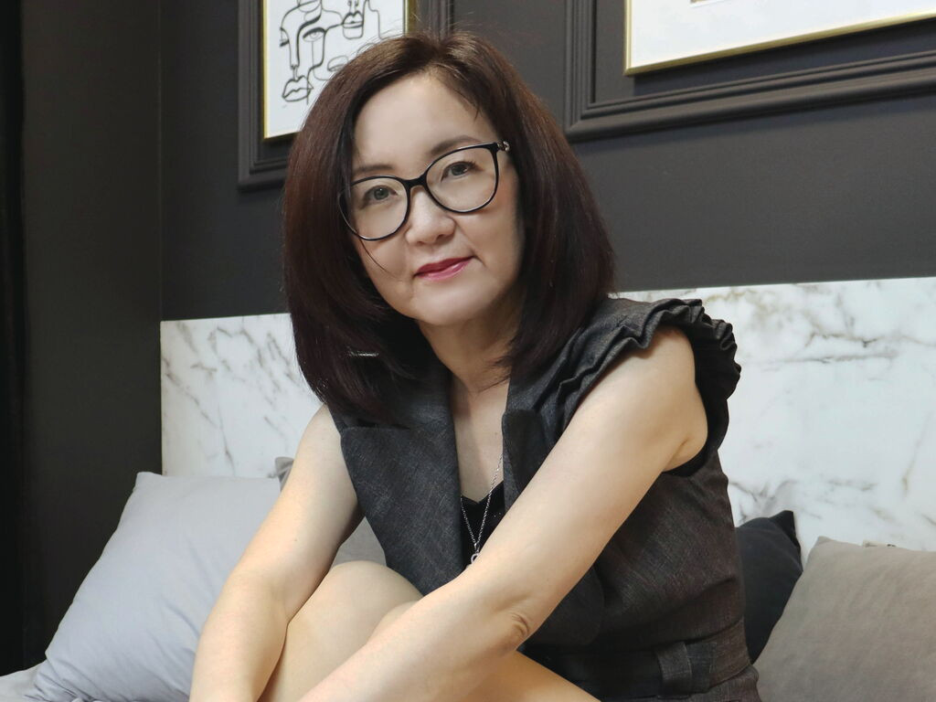AvroraLiam webcam model profile image