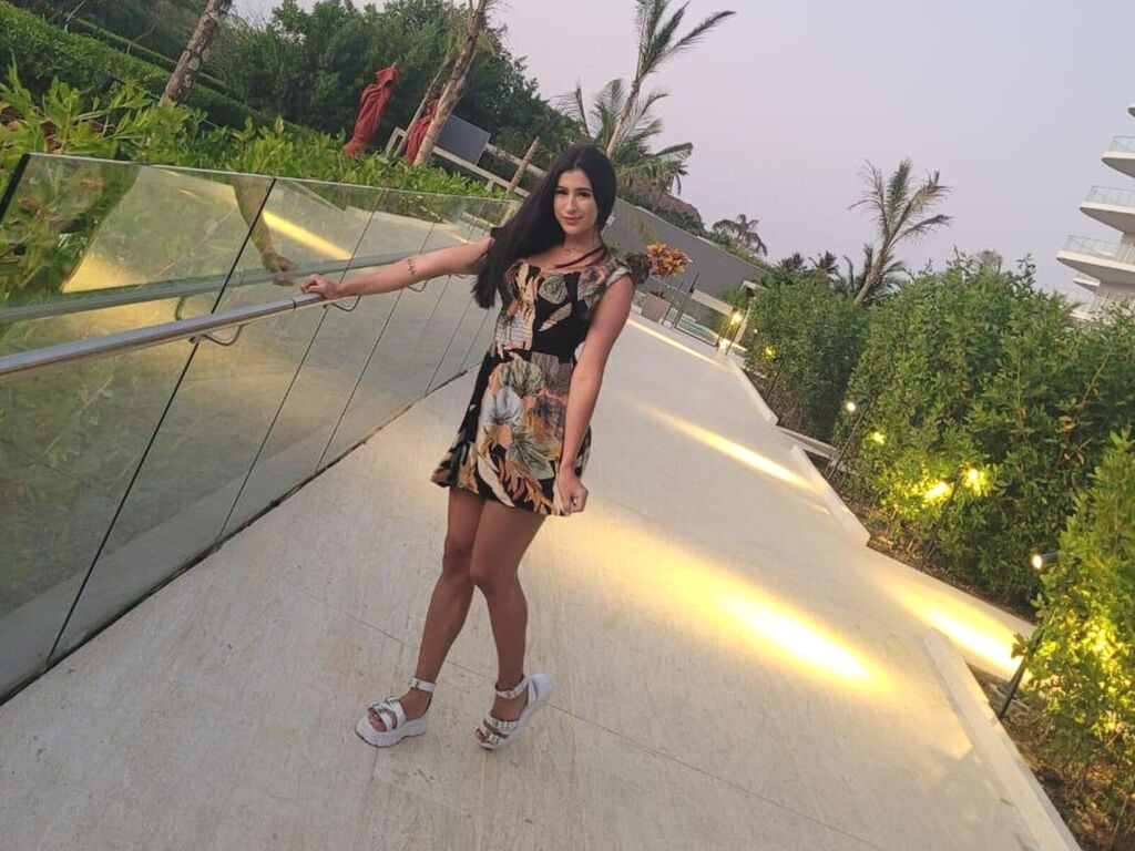 BellaHasel webcam model profile image