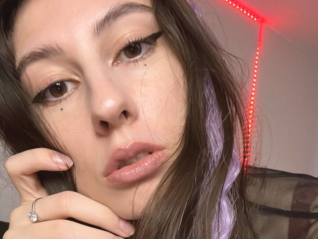 BriannaMellers webcam model profile image