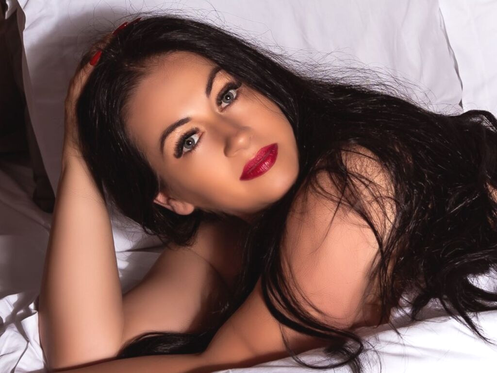 BritneyKyra webcam model profile image