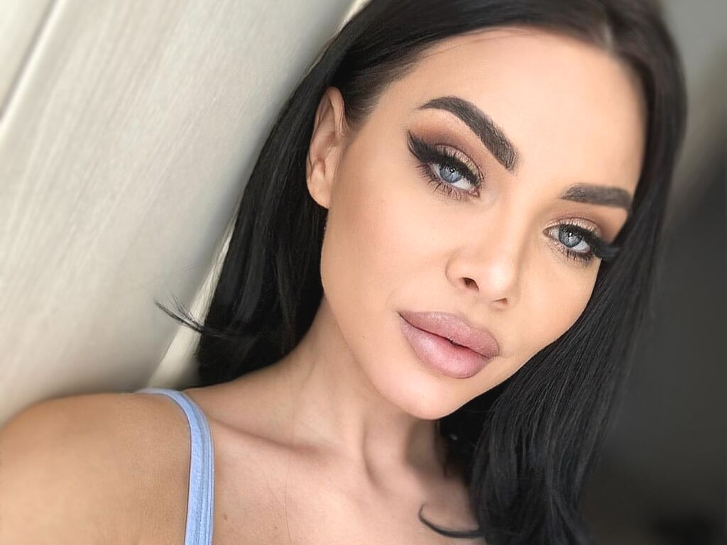 CaitlynEva webcam model profile image