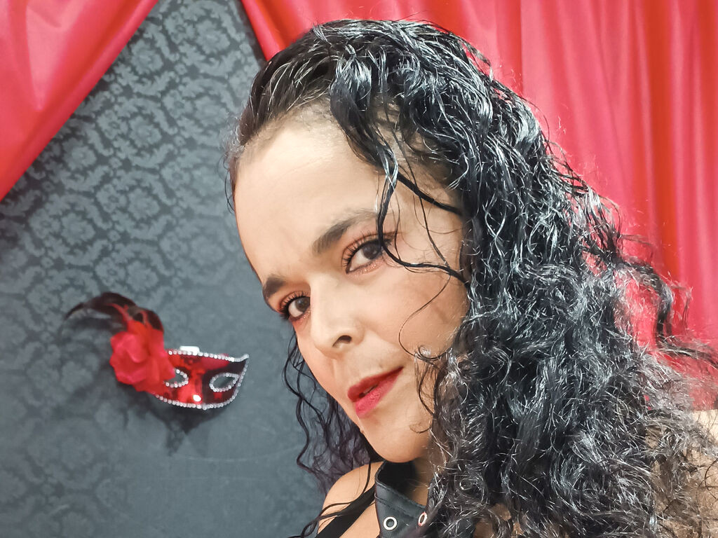 CoralMarente webcam model profile image