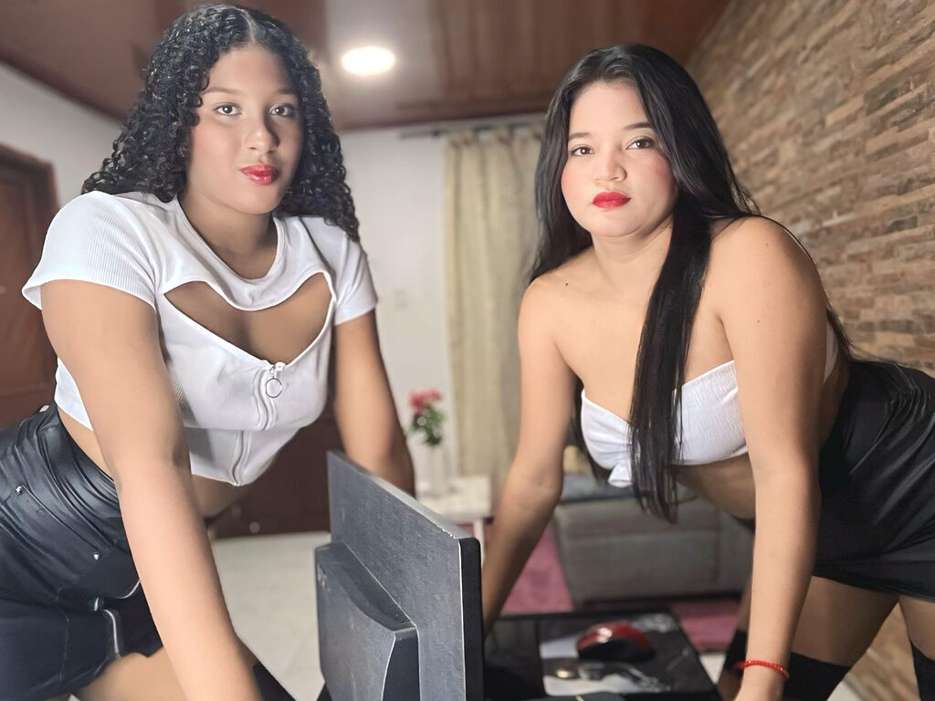 CrishAndAmira LiveJasmin cam model preview