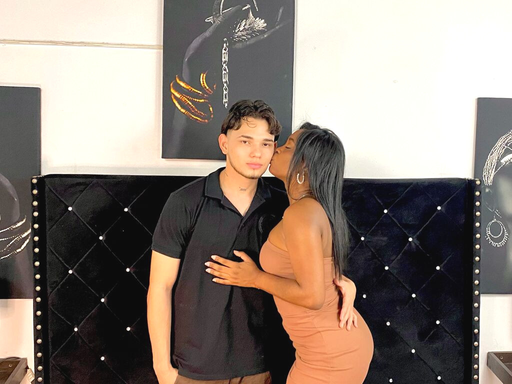 DamarisandCris webcam model profile image
