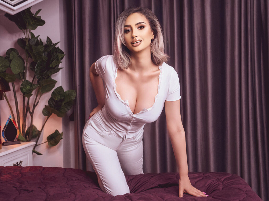 DayanaJacobs webcam model profile image