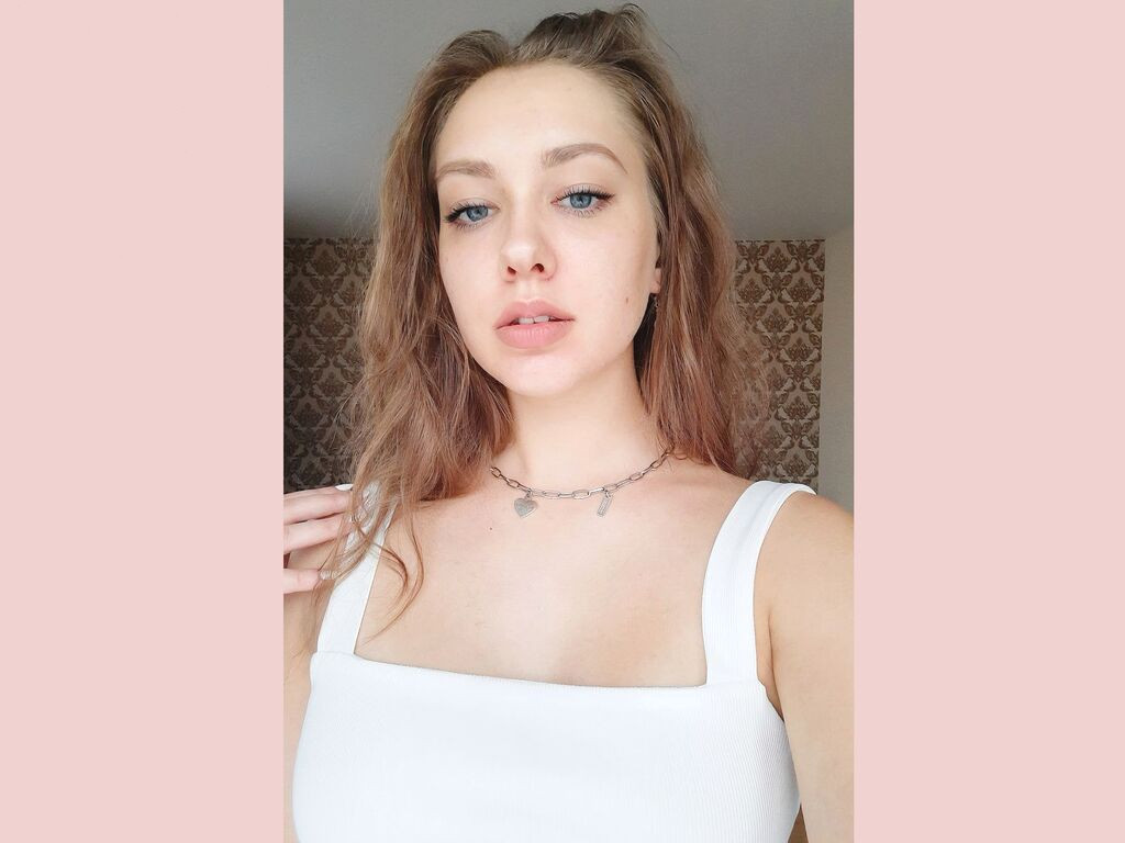Deviya webcam model profile image