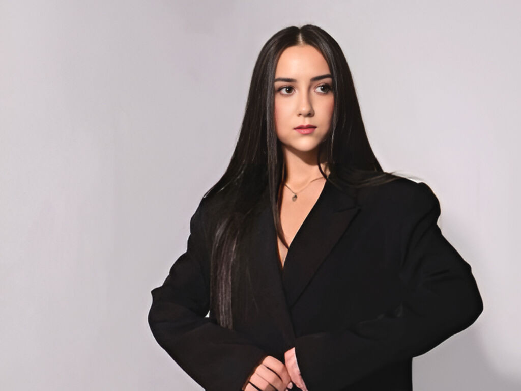DieraDennett webcam model profile image