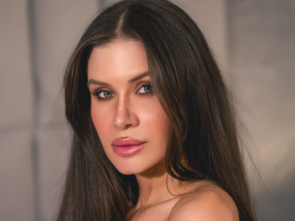 EmmaFitzgerald webcam model profile image
