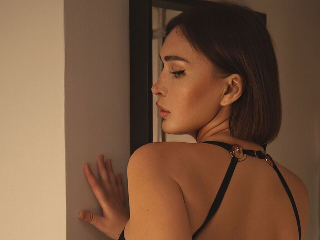 EmmaMoany webcam model profile image