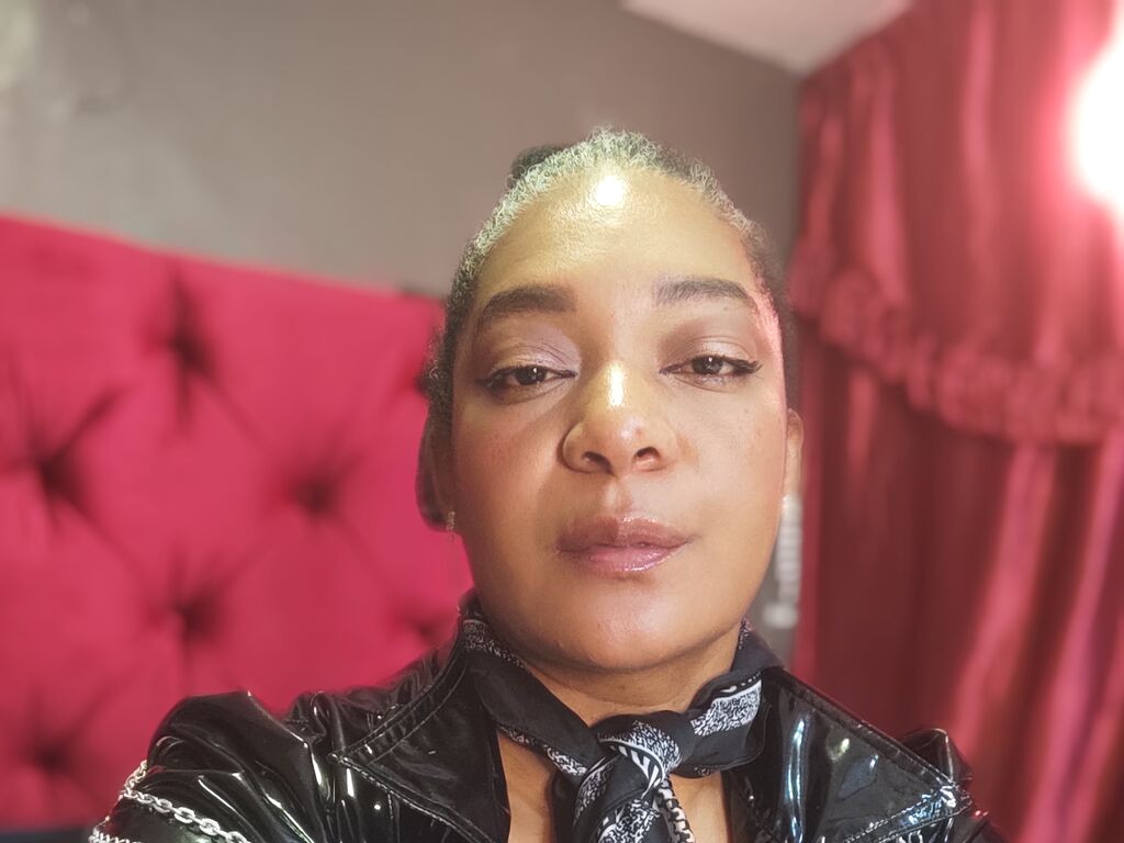 FernandaOnyx webcam model profile image