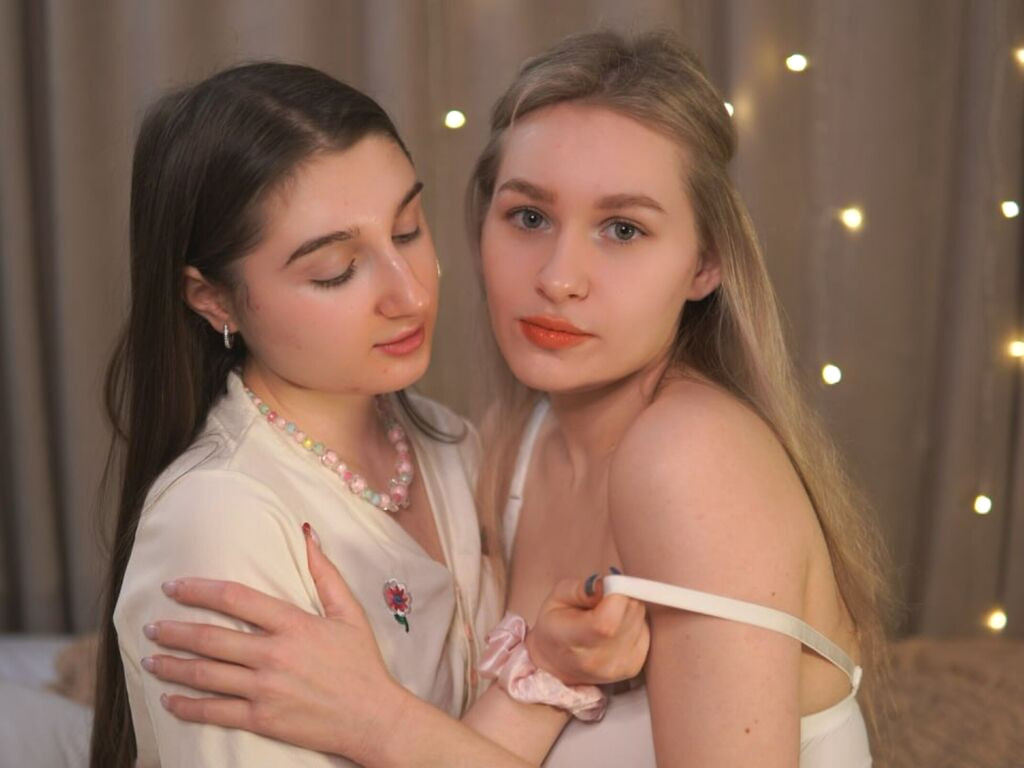 GwendolynAndCwen LiveJasmin cam model preview