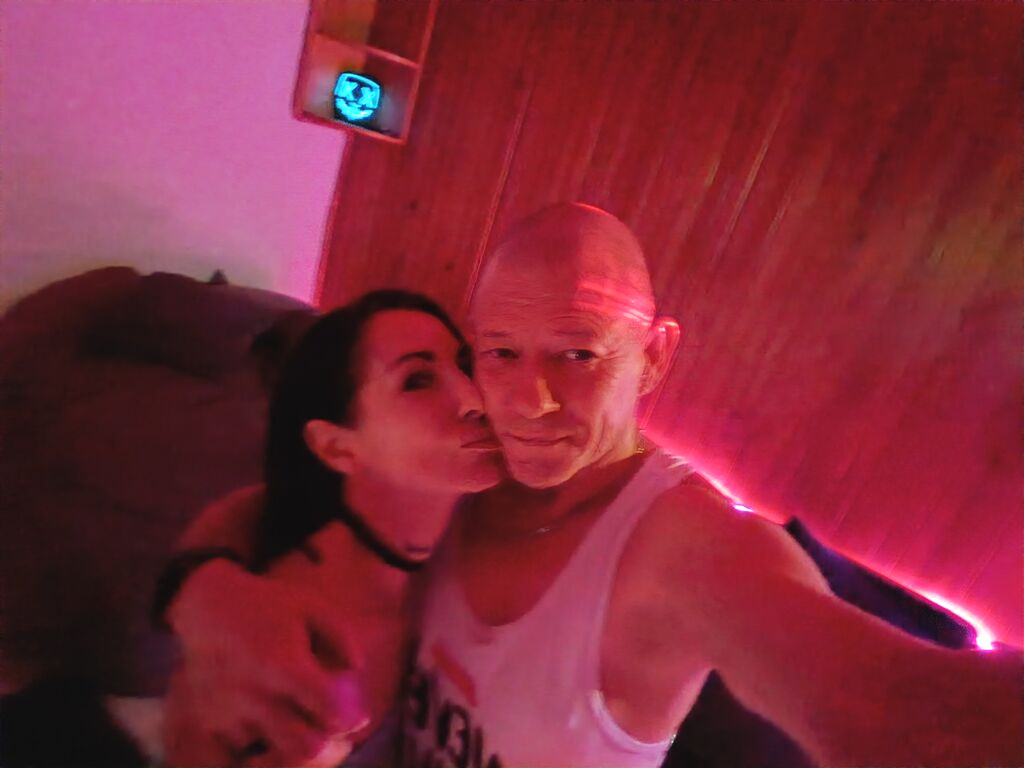 JohnyWifey LiveJasmin cam model preview