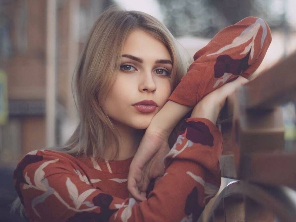JulianaGrundy webcam model profile image