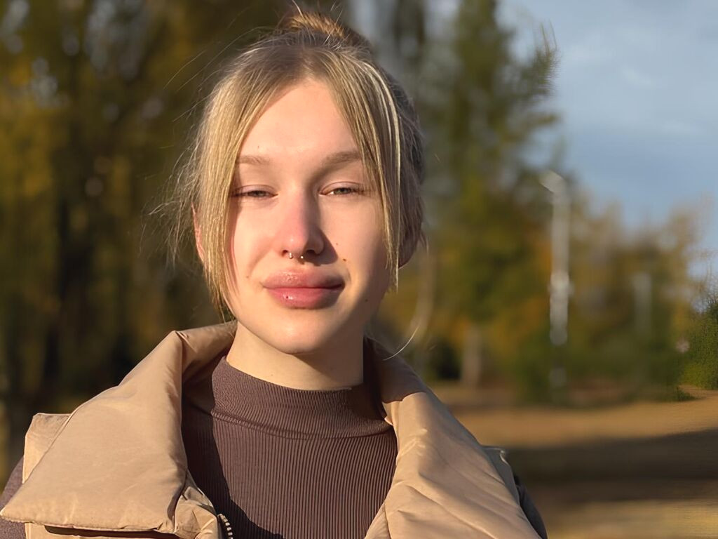 KatyMid webcam model profile image