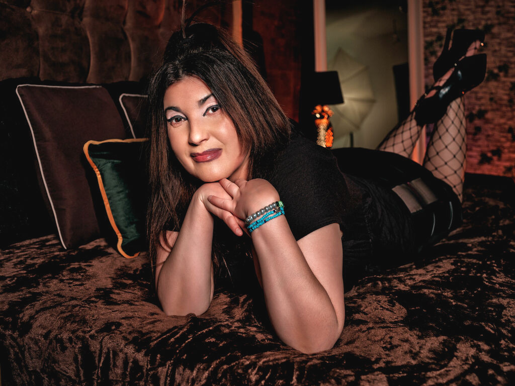 KiraLeyla webcam model profile image