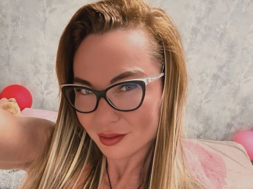 KrisFerdo webcam model profile image