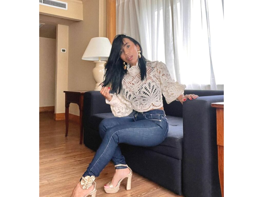 LiindaSanchez webcam model profile image