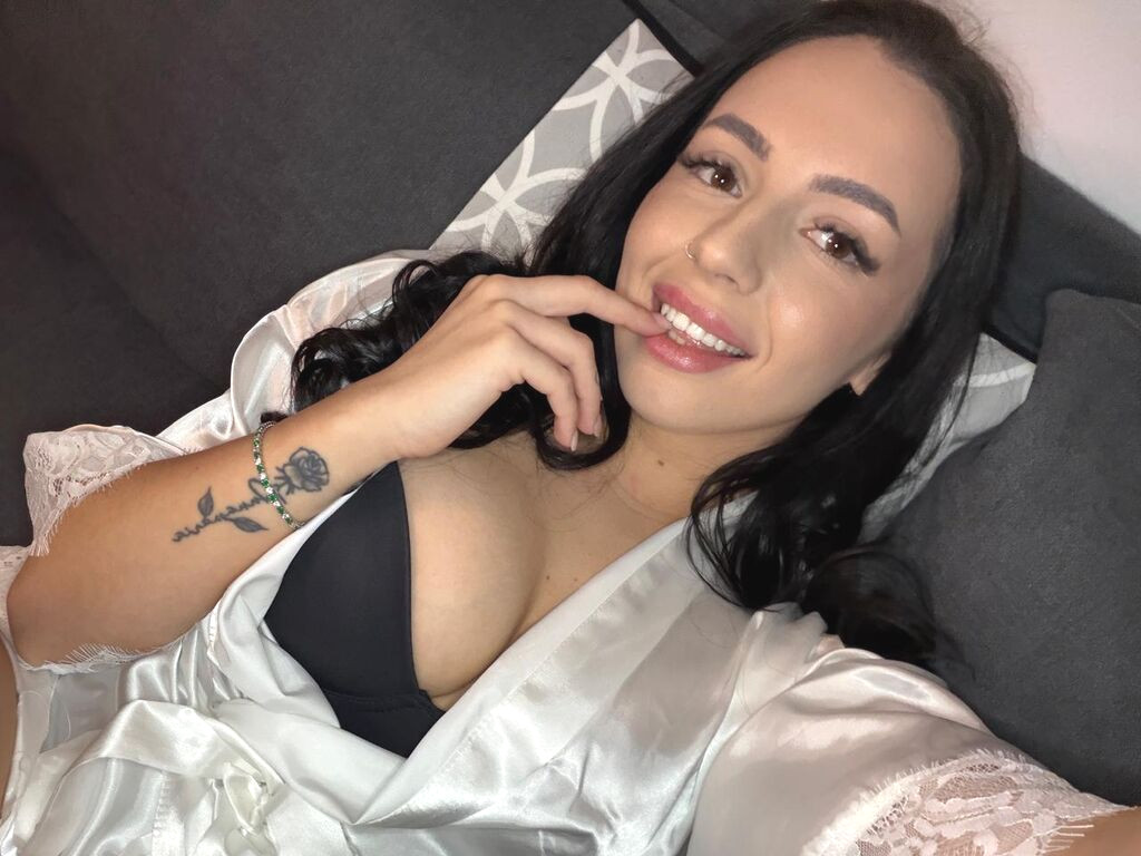 LilaWest webcam model profile image