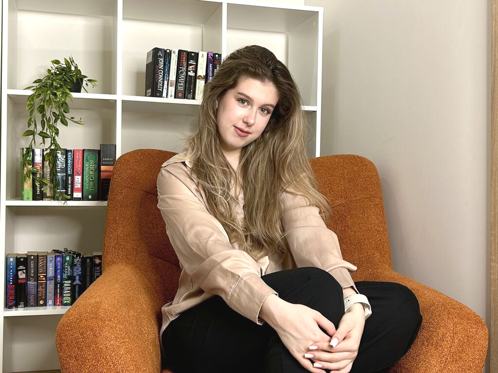 LillianDyson webcam model profile image