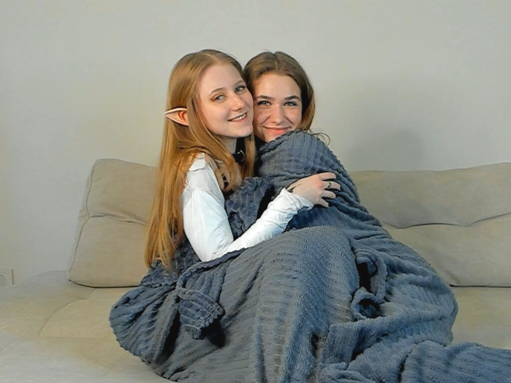 LizbethAndQueeni webcam model profile image