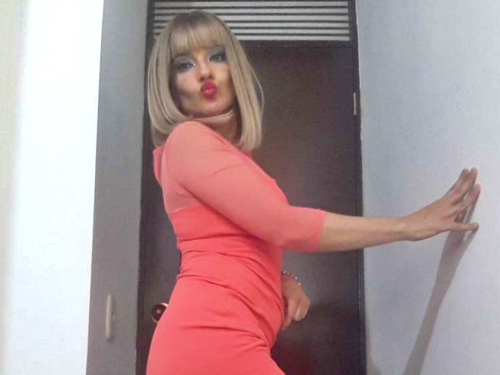 LolaSantana webcam model profile image