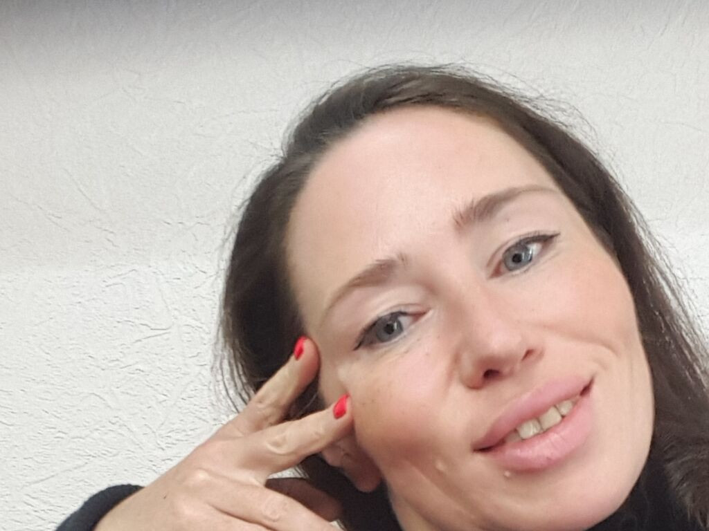 LoraMayer webcam model profile image