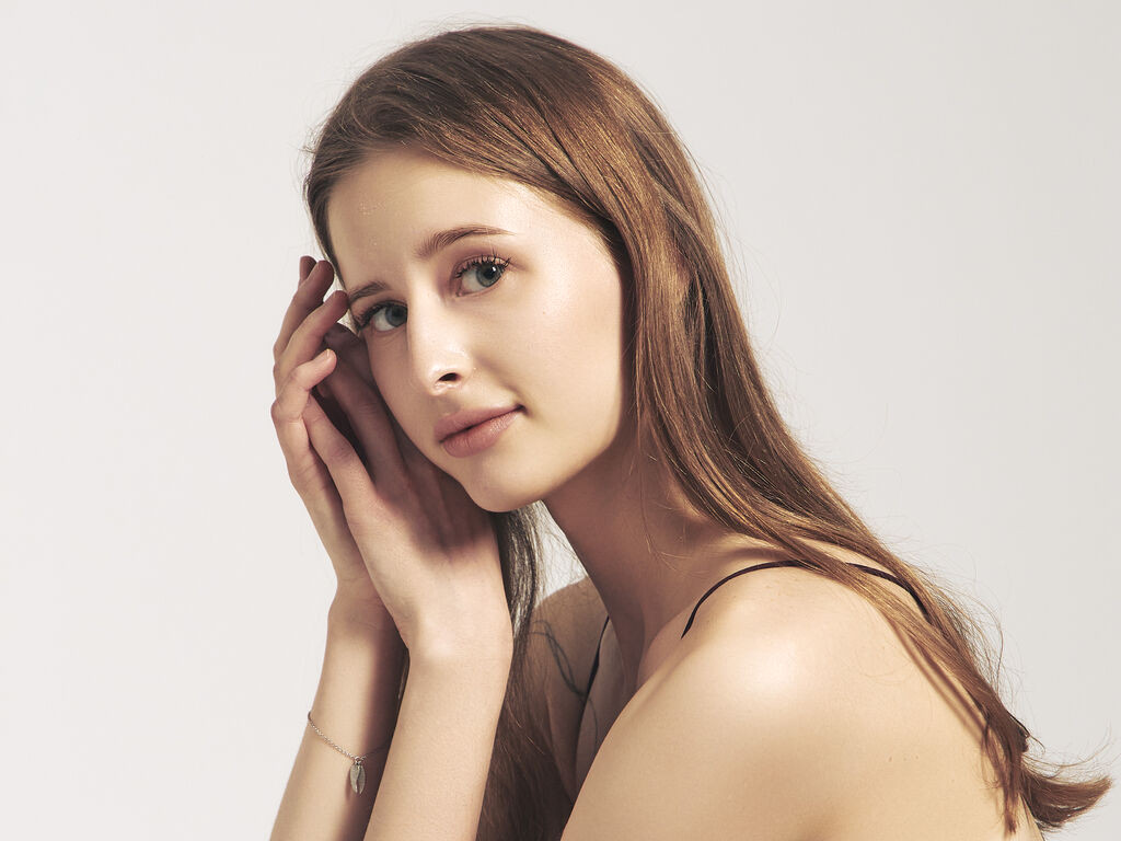 LoraVale webcam model profile image
