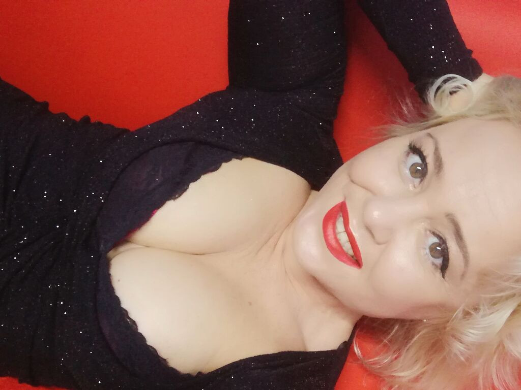 LoriAbbe webcam model profile image