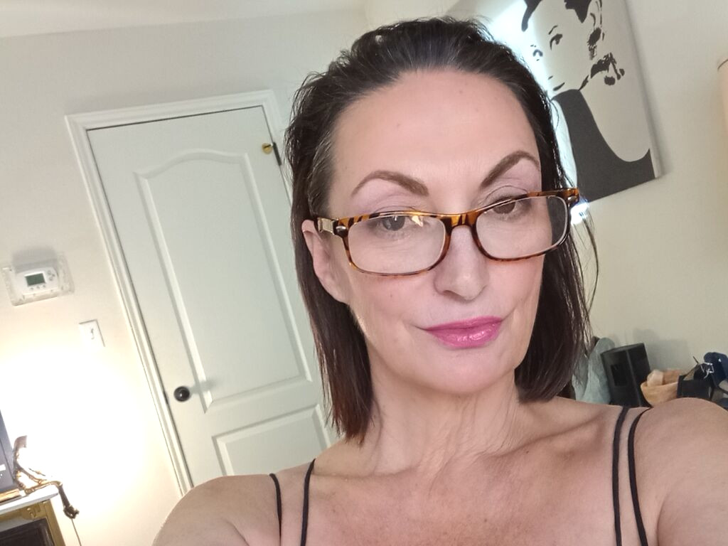 LouisaKat webcam model profile image