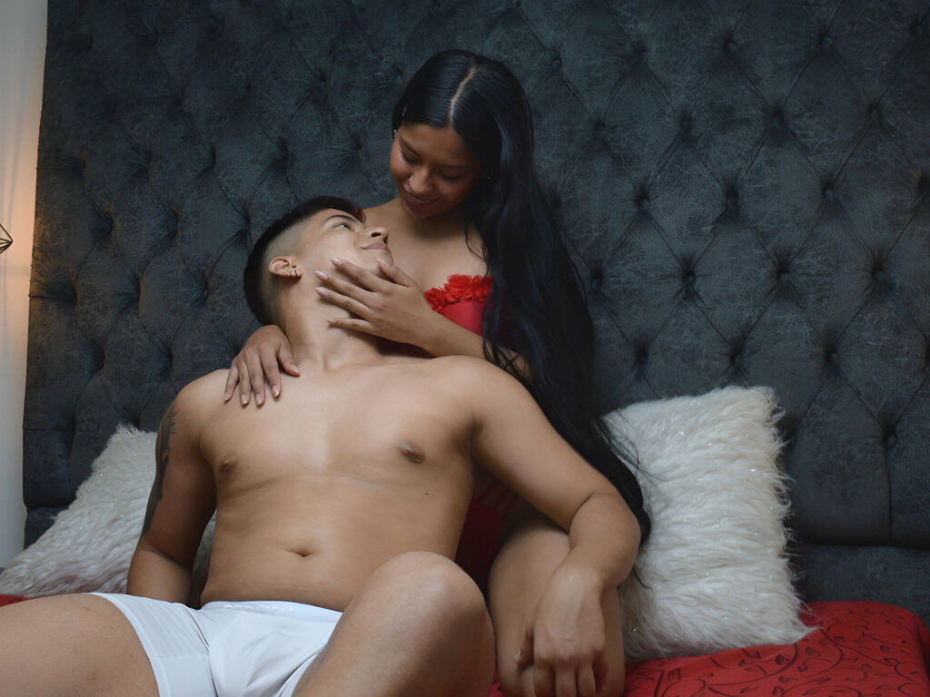 LuciaAndTomas LiveJasmin cam model preview