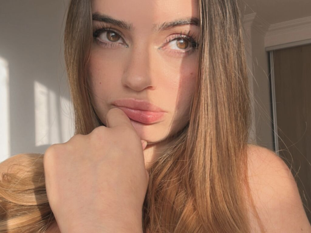 LunaHuux webcam model profile image