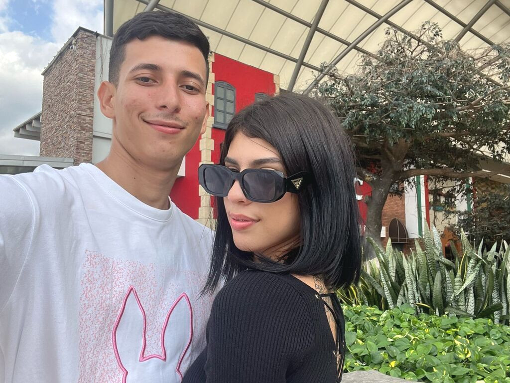 MakiiandJimmy webcam model profile image