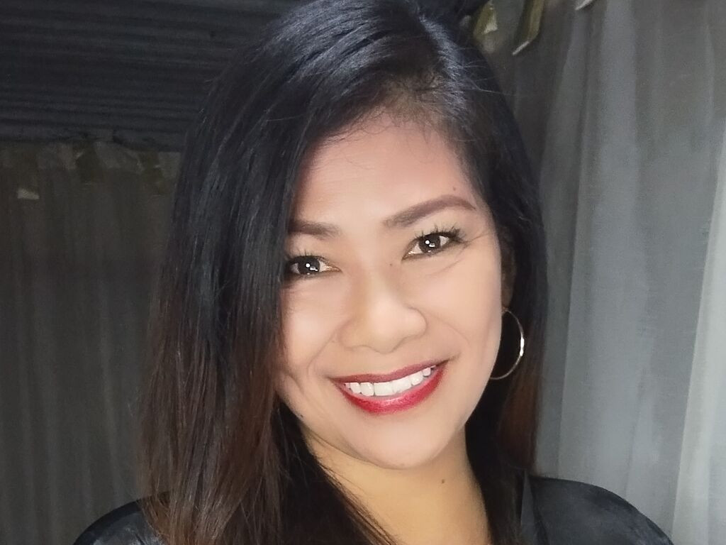MarianaEstrella webcam model profile image