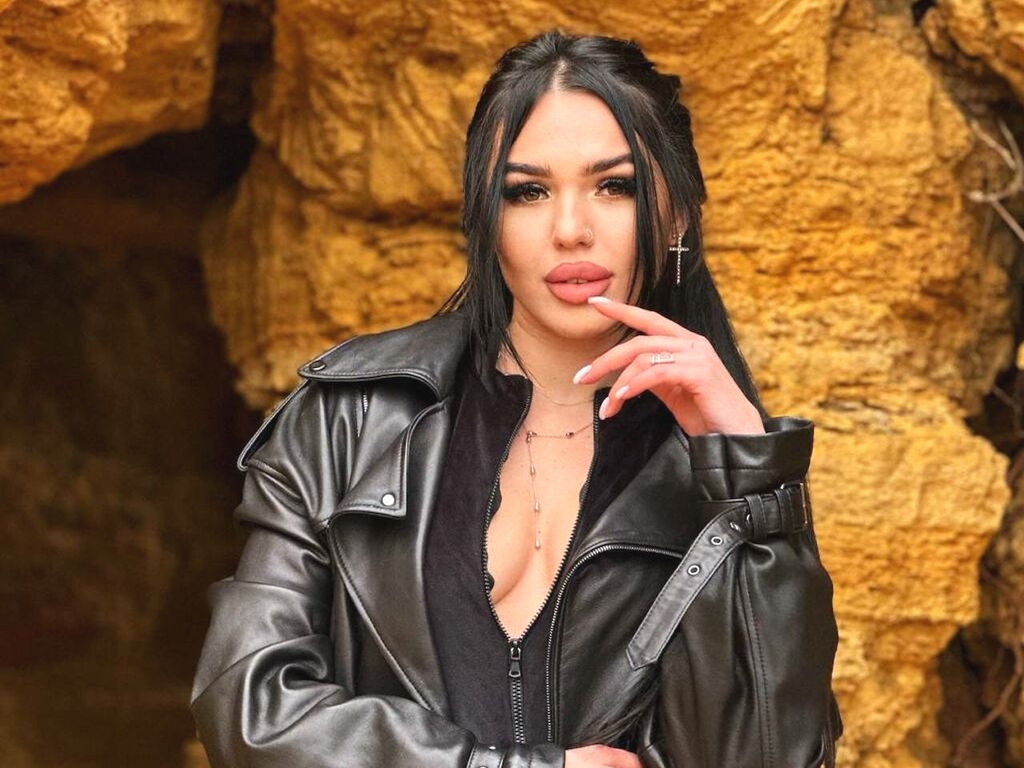MariyaNovak webcam model profile image