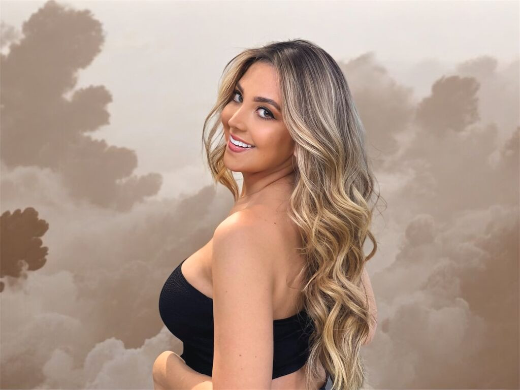 MarriaCox webcam model profile image