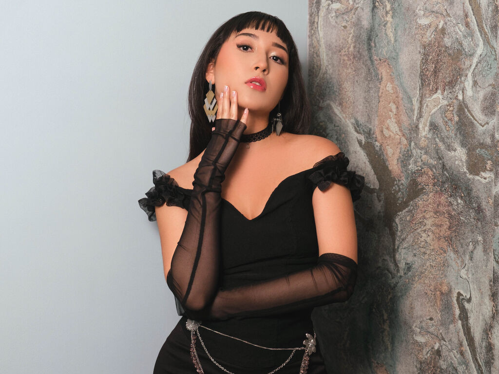 MartinaLeen webcam model profile image