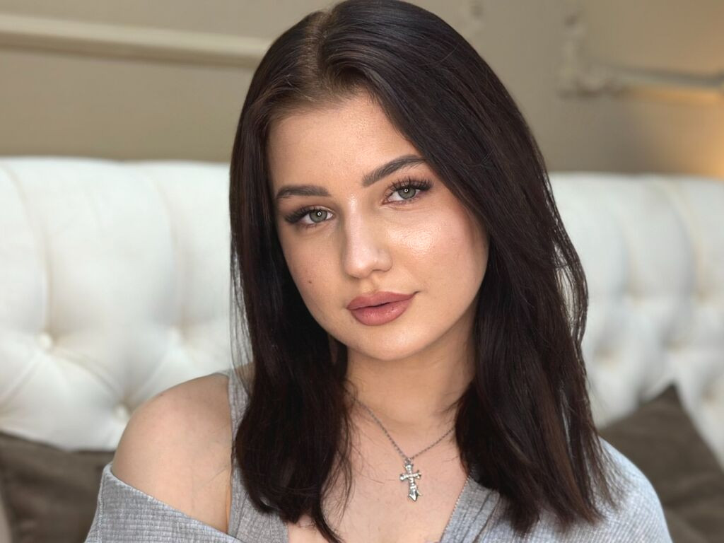 MaryanneWarner webcam model profile image