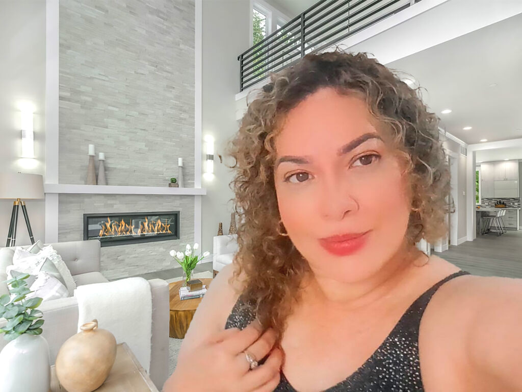 MayaRous webcam model profile image