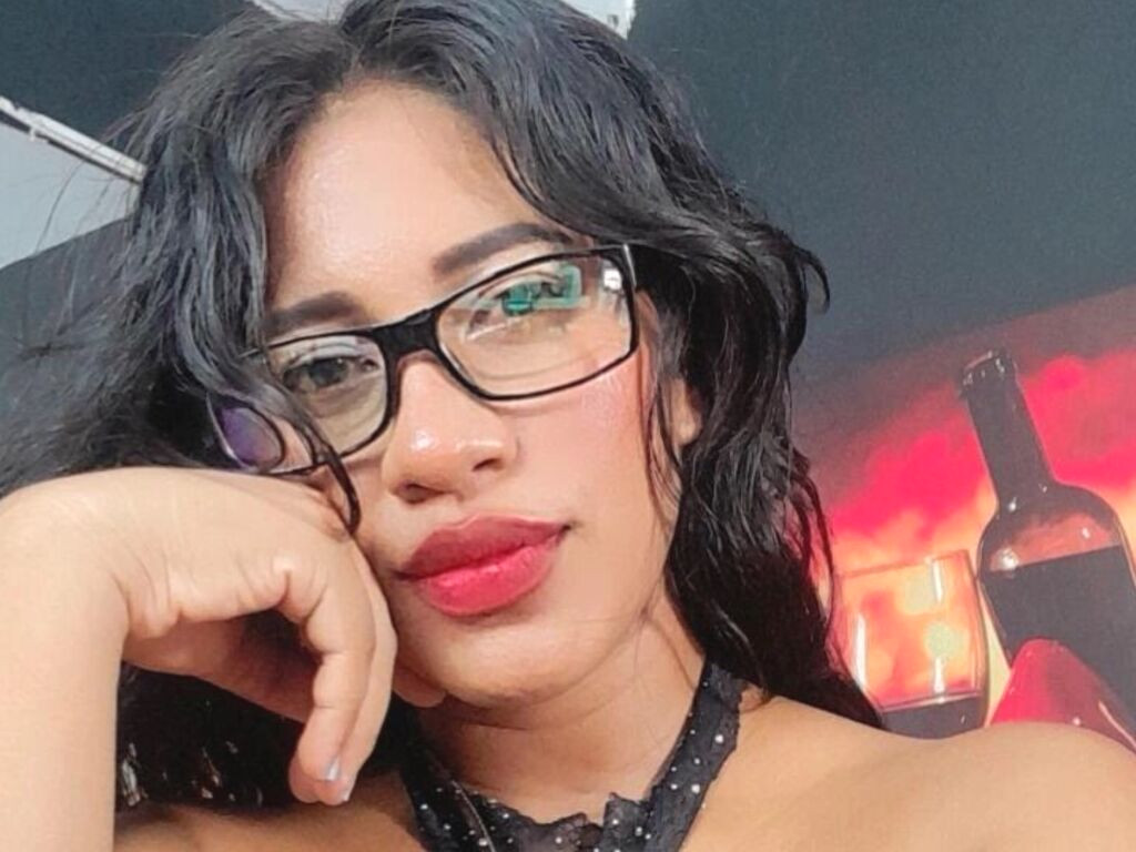 MiaMaxwe webcam model profile image